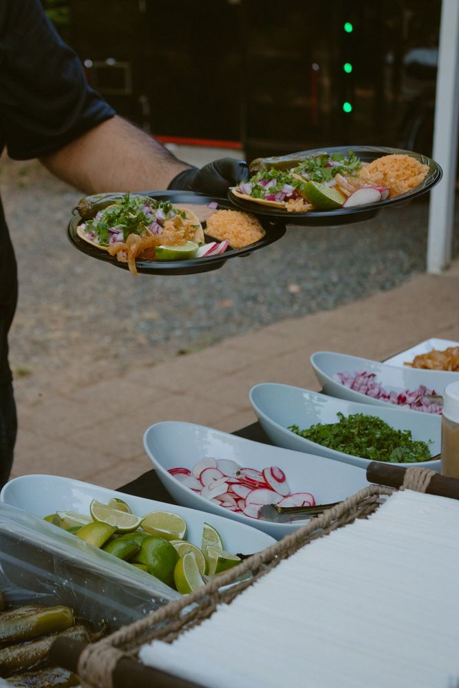 Tia's Street Tacos Logo