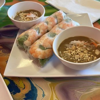 Que Huong Restaurant - Spring roll with shrimp and peanut dipping sauce. - Vietnamese Near Me - Phoenix, Arizona