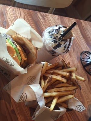 D-Luxe Burger by null