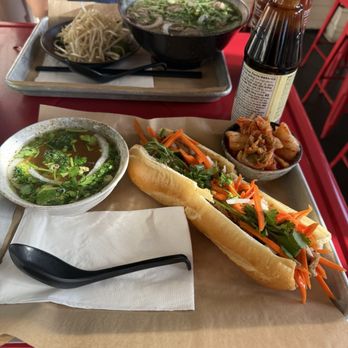 Lela's Bistro - Banh Mi Combo - Lemongrass Chicken and Pho - Vegetarian (gf,v) - Vietnamese Near Me - Portland, Oregon