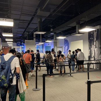 Skydeck Chicago - Line for security at the bottom - Observatories Near Me - Chicago, Illinois