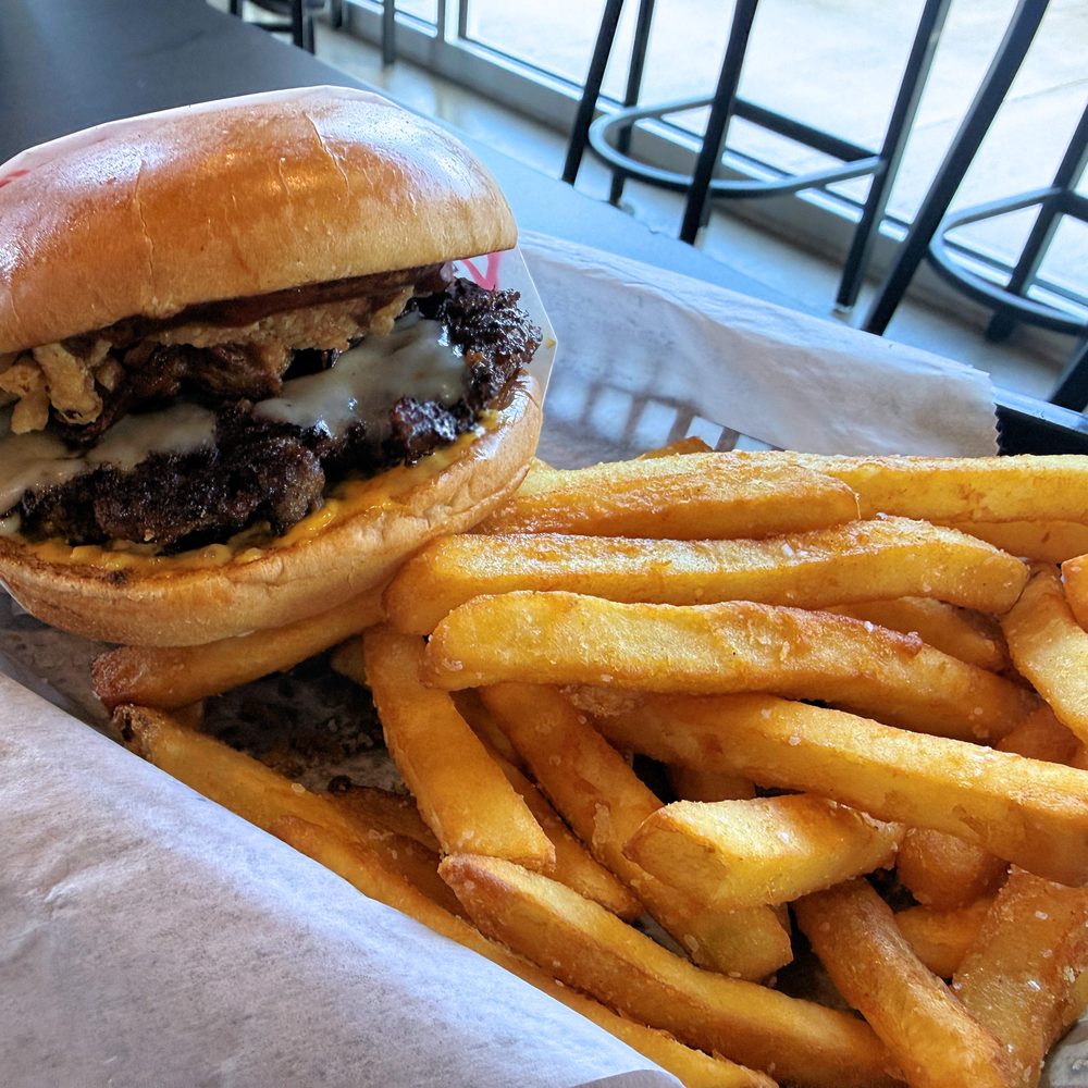 Motley Que Burger - Killer Burger - Bend Oregon - 11/20/2025 Motley Que Burger - Killer Burger - Bend Oregon - 11/20/2025