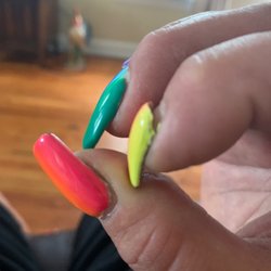 Hollywood Nails - Lifting nail after 6 days
