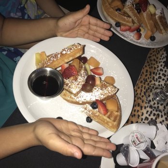 Maxine's On Shine - Waffles and fruit - New American Near Me - Orlando, Florida Maxine's On Shine - Waffles and fruit - New American Near Me - Orlando, Florida