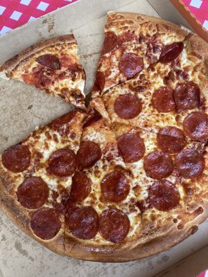 Little Caesars Pizza 11 Photos 37 Reviews Pizza 8526 1 2 Rosecrans Ave Paramount Ca Restaurant Reviews Phone Number Yelp