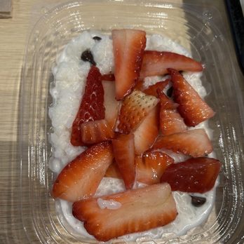 FUSIAN - strawberry chocolate chip sticky rice - Sushi Bars Near Me - Columbus, Ohio FUSIAN - strawberry chocolate chip sticky rice - Sushi Bars Near Me - Columbus, Ohio