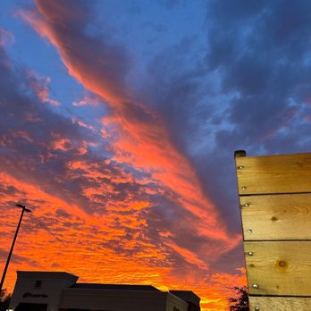 BackYard Murphy - a sunset over a parking lot - Barbeque Near Me - Murphy, Texas