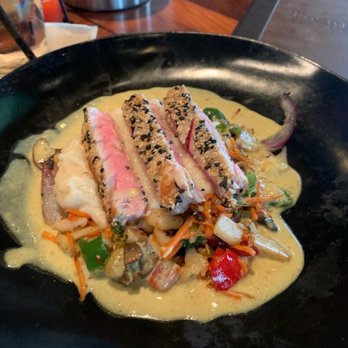 Lazy Dog Restaurant & Bar - Ahi tuna with cauliflower mash - New American Near Me - Plano, Texas