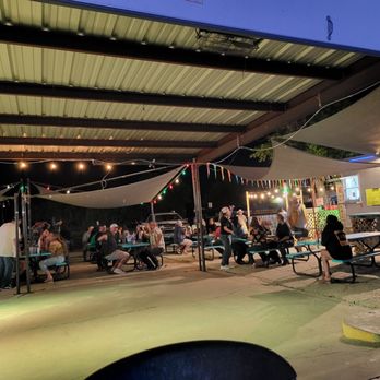 Pop Da Topz - Sports Bars Near Me - Poteet, Texas