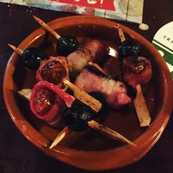 La Cubanita - Bacon-wrapped dates