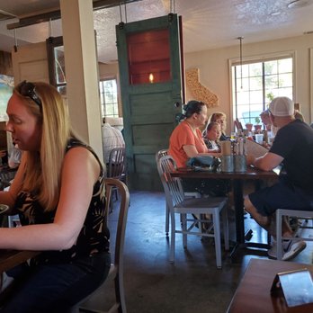 1850 Restaurant - Sitting area - American Near Me - Mariposa, California