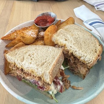 Bluestone Lane Princeton Cafe - Aj Verde Pulled Chicken Sandwich - Coffee & Tea Near Me - Princeton, New Jersey