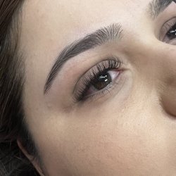 Royal Beauty - Classic Eyelash Extensions & Eyebrow Threading