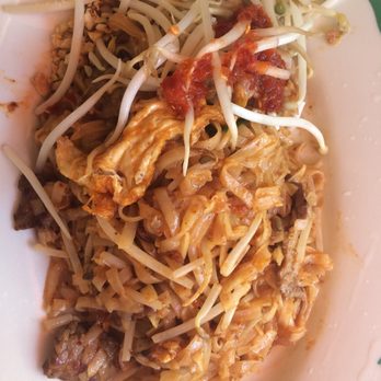 Tom Yum Cafe - Tasty Pad Thai with no veggies or tofu - Thai Near Me - Chicago, Illinois