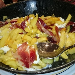 Cañas y Tapas - Huevos rotos