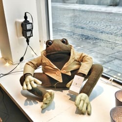 Akeba - Alla behöver en cool groda!