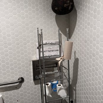 Golden Crab House - Bathroom - Seafood Near Me - San Francisco, California