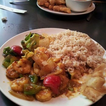 Soho Bistro - "Thai" Curry Shrimp with vegetables (add broccoli) and brown rice. Oh, and the remnants of a spring roll. - Chinese Near Me - Charlotte, North Carolina