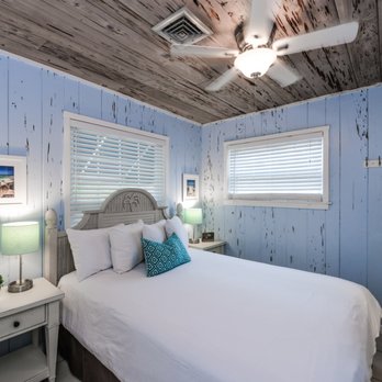 Parrot Beach Cottages - Suite 4 - very small 1-bedroom, Queen size bed. Beautiful pecky cypress walls and ceiling. - Vacation Rentals Near Me - Sarasota, Florida Parrot Beach Cottages - Suite 4 - very small 1-bedroom, Queen size bed. Beautiful pecky cypress walls and ceiling. - Vacation Rentals Near Me - Sarasota, Florida