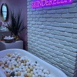 Skinderella Soaps & Spa Boutique - Bath and bombs