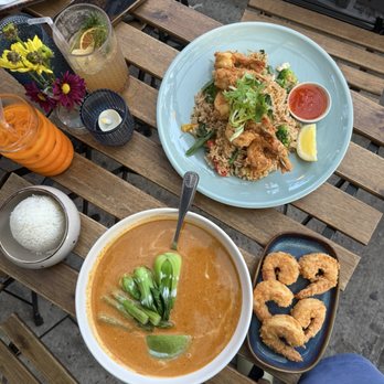 Muse - Our Dinner - Muse Curry & (L)Spicy Basil fried rice with fried shrimp - Thai Near Me - Brooklyn, New York