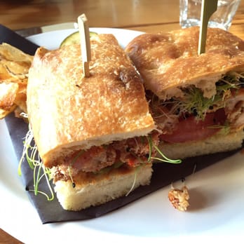 Bar Hop - Fried chicken sandwich - Pubs Near Me - Toronto, Ontario