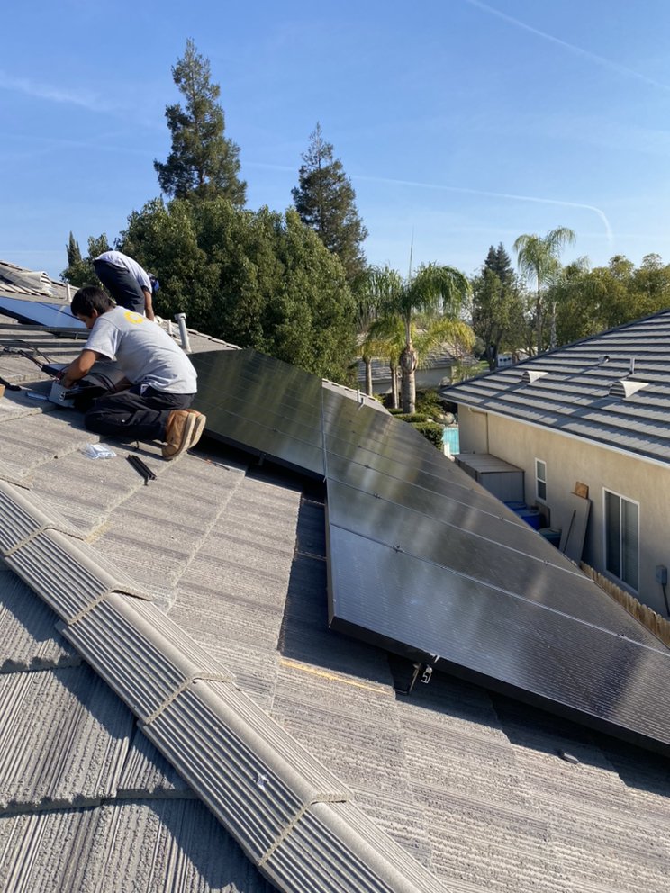 Slide of Ilum Solar
