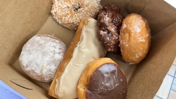BoSa Donuts by null