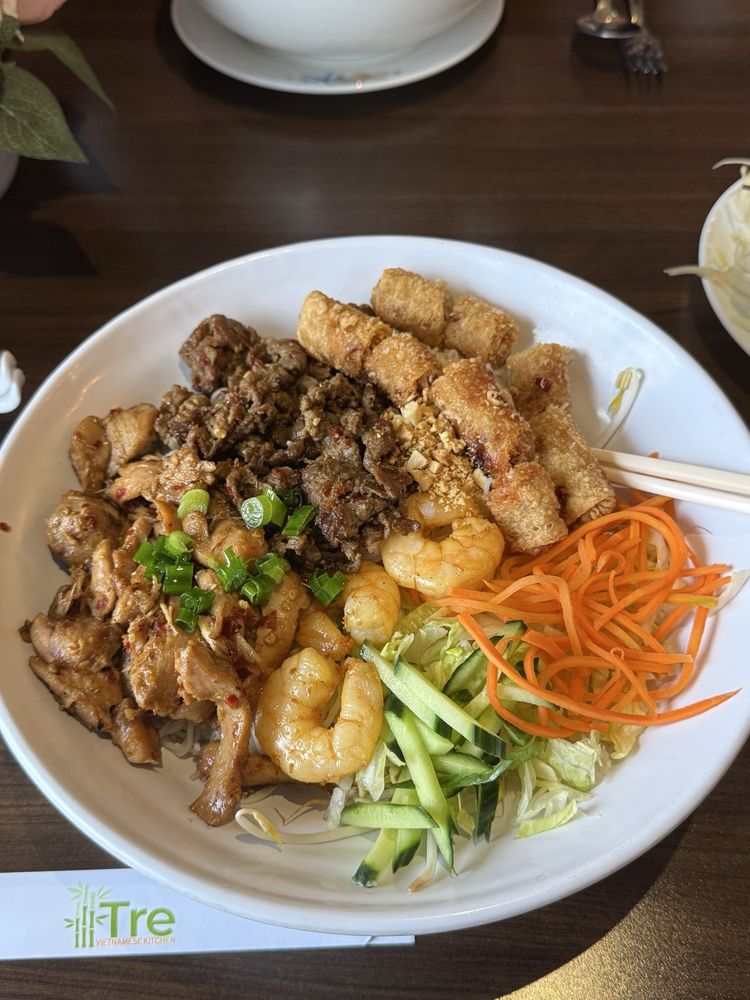 TRE Vietnamese Kitchen Logo