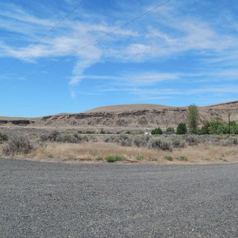 Selah Cliffs Natural Area Preserve - The parking lot is at the end of this gravel loop road. - Parks Near Me - Yakima, Washington