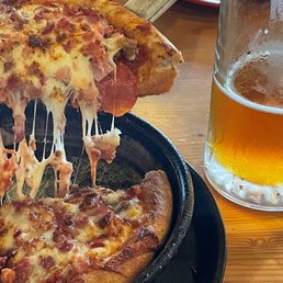 Dragon 's Feast Pizza