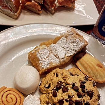 Sausalito Bakery & Cafe - Cream cheese loaded bagel and pastries - Coffee & Tea Near Me - Sausalito, California