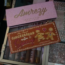Beauty and the Peach - Two eyeshadow pallets