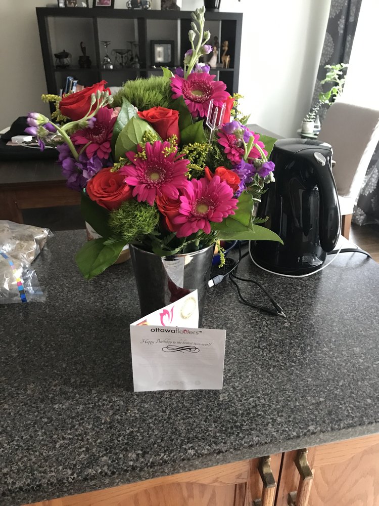 RIDEAU FLORIST Updated June 2024 14 Reviews 2640 Lancaster Road