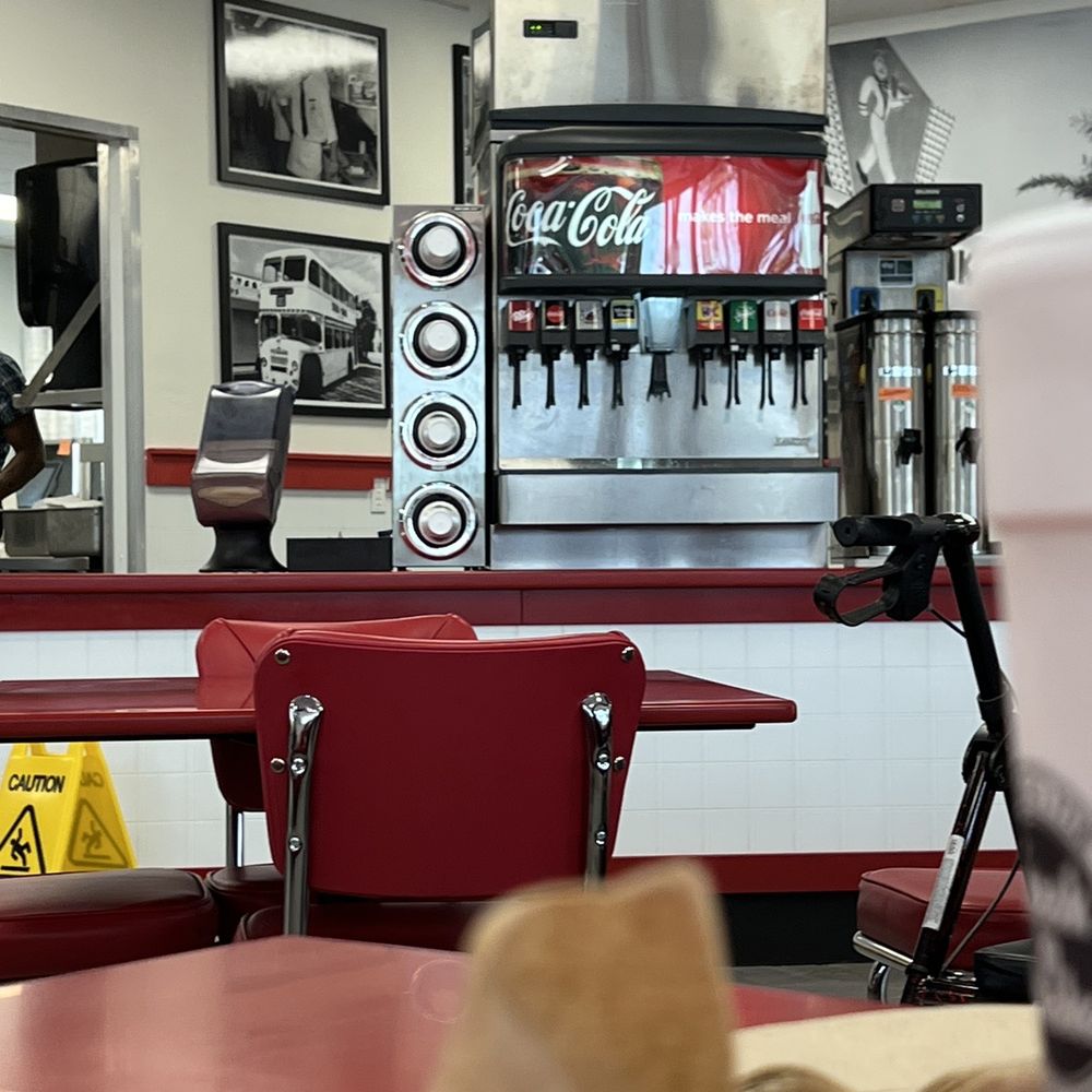 Steak ’n Shake - the interior of a fast food restaurant - Fast Food Near Me - Tampa, Florida Steak ’n Shake - the interior of a fast food restaurant - Fast Food Near Me - Tampa, Florida