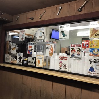 Mr G's Barn - Window - Ice Cream & Frozen Yogurt Near Me - Holland, Ohio