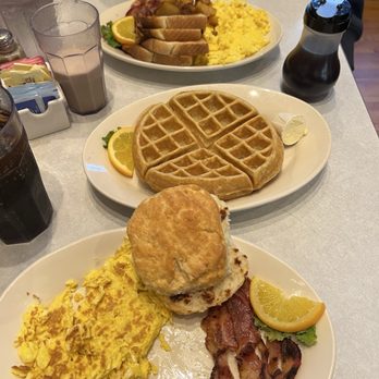 Elmo's Diner - Eggs, biscuit, toast, bacon, home fries, and waffle - Diners Near Me - Durham, North Carolina