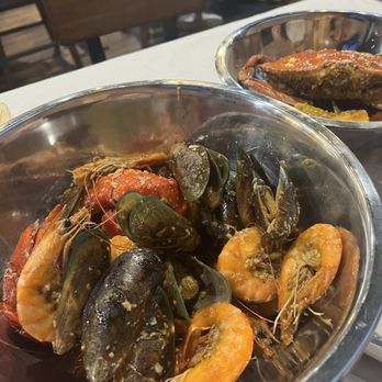 The Crawfish Hut - Combo #2 lobster tails, mussels and jumbo shrimp with house sauce - Seafood Near Me - Burien, Washington