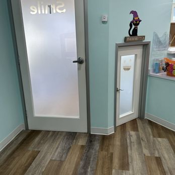 Shari Carroll, DMD - Kids door and adult door - Pediatric Dentists Near Me - Redondo Beach, California