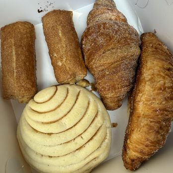 Mariachi Bakery - Vanilla Concha, Cheese Taquito, Churro Croissant - Bakeries Near Me - Norwalk, California