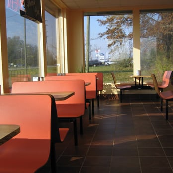 Coliseum Donuts - empty tables and chairs in a restaurant - Donuts Near Me - Fort Wayne, Indiana