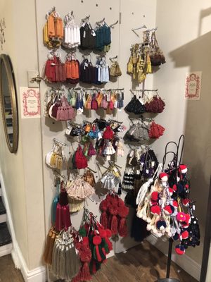 V V Rouleaux by null