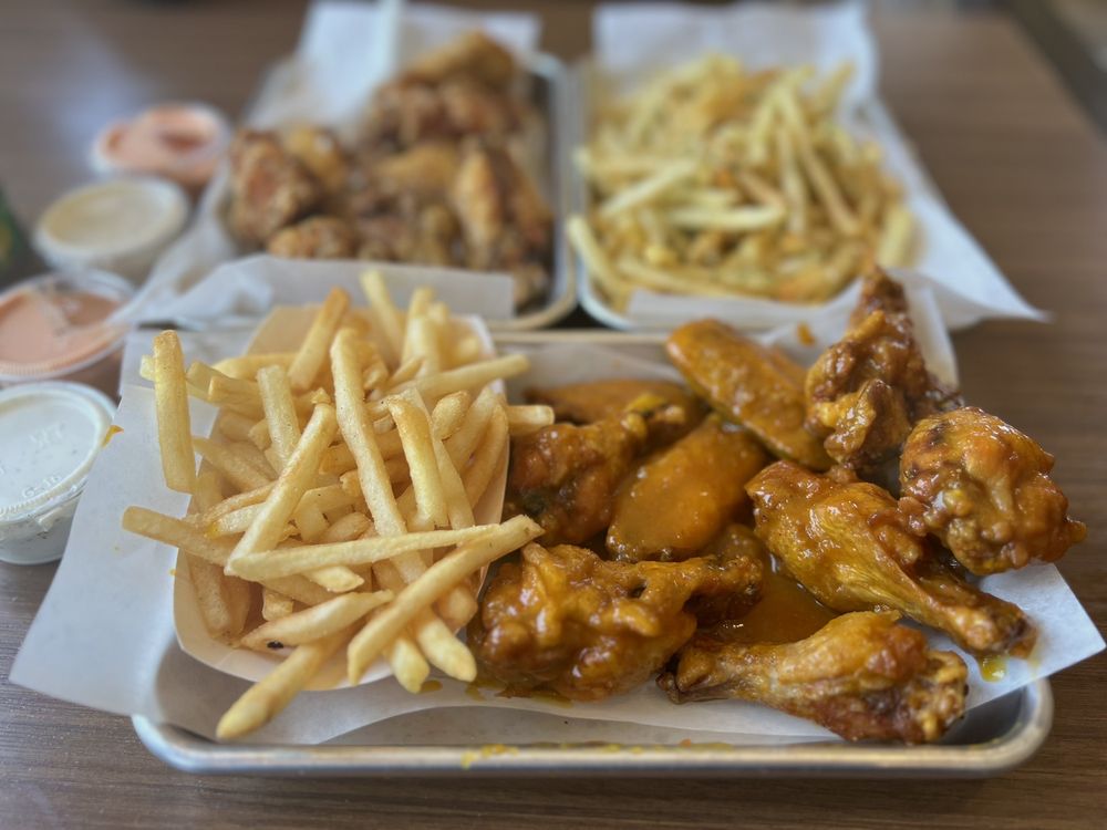 HALAL WINGS PLUS Updated August 2024 197 Photos & 250 Reviews