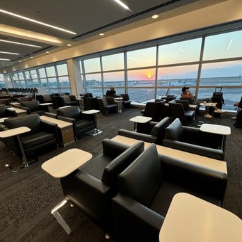 Delta Sky Club - Inside - Airport Lounges Near Me - Jamaica, New York