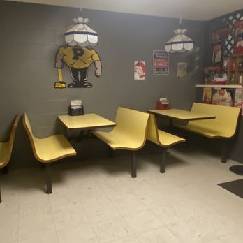 Battle Ground Pizza King - A few good tables to sit at - Pizza Near Me - Battle Ground, Indiana Battle Ground Pizza King - A few good tables to sit at - Pizza Near Me - Battle Ground, Indiana