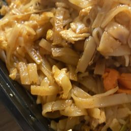 Does this look appetizing to you robbery, chicken and glued noodles? This is the worst pet Thai in my life. Do not go. Does this look appetizing to you robbery, chicken and glued noodles? This is the worst pet Thai in my life. Do not go.