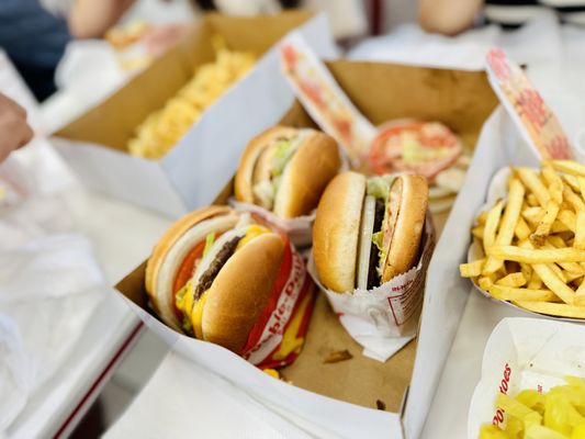 In-N-Out Burger by null