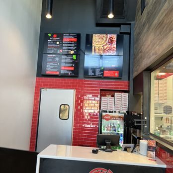Buttercrust Pizza - Inside - Pizza Near Me - Oviedo, Florida