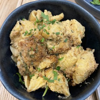 Aunts et Uncles - Mac & Cheese - Vegan Near Me - Brooklyn, New York Aunts et Uncles - Mac & Cheese - Vegan Near Me - Brooklyn, New York