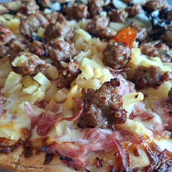 Juliano's Pizzeria - Close-up of Drunken Hawaiian - Pizza Near Me - Vancouver, Washington